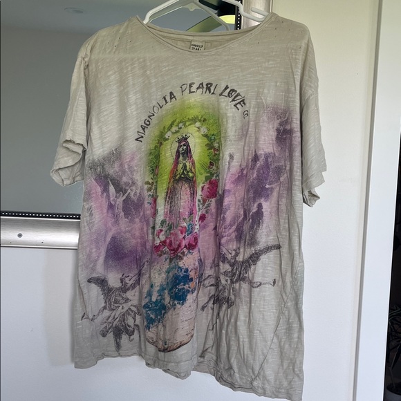 Magnolia Pearl Tops - 💕💕DO NOT PURCHASE ON HOLD FOR BOBBI💕💕Magnolia Pearl Aura And Moon Tee